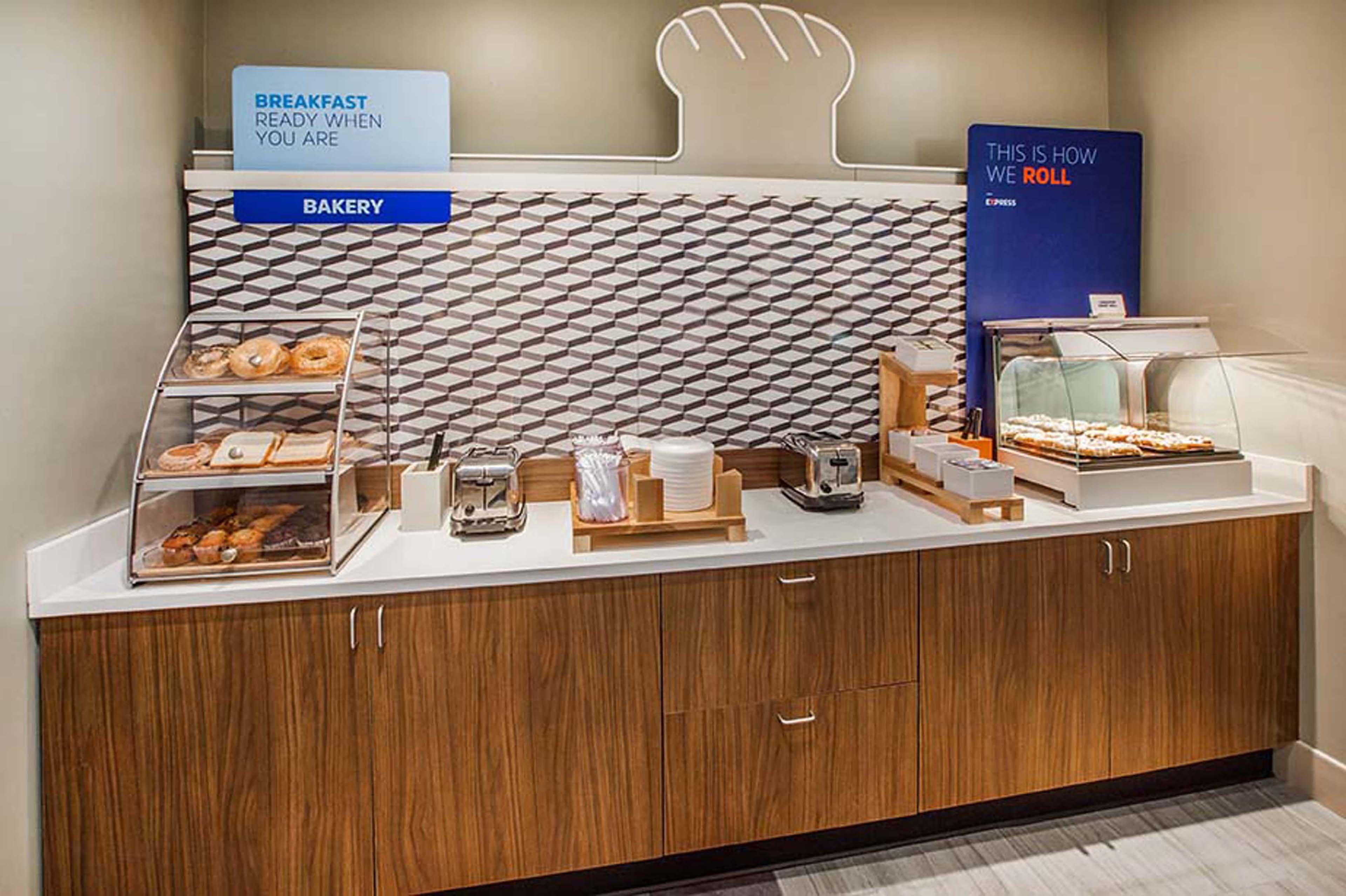 Holiday Inn Express Fresno South By Ihg Extérieur photo